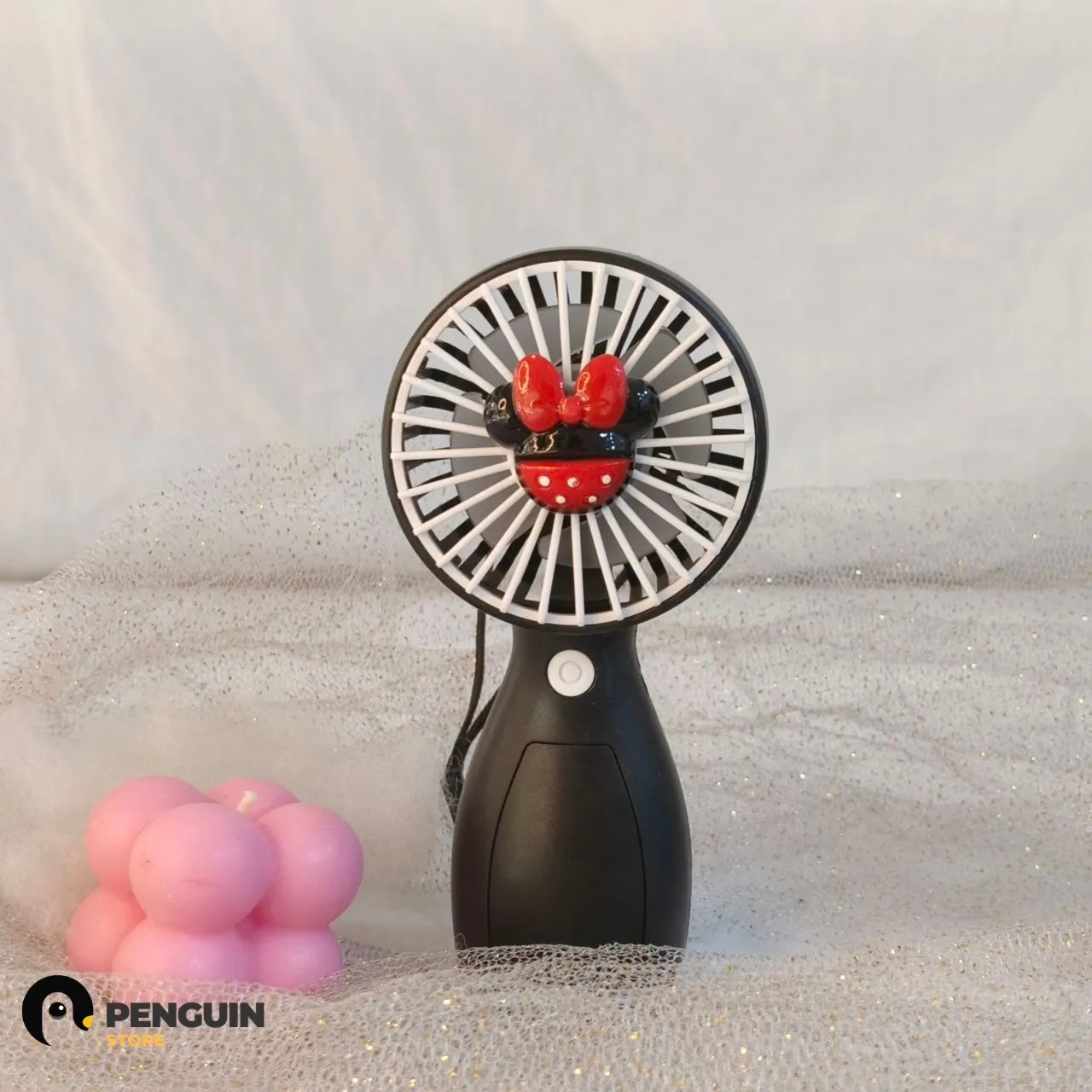 مروحة "ميني ماوس" (Minnie Mouse) المحمولة - مروحة يد بـ فيونكة حمراء وتصميم ديزني الكلاسيكي الفخم 🎀🖤✨