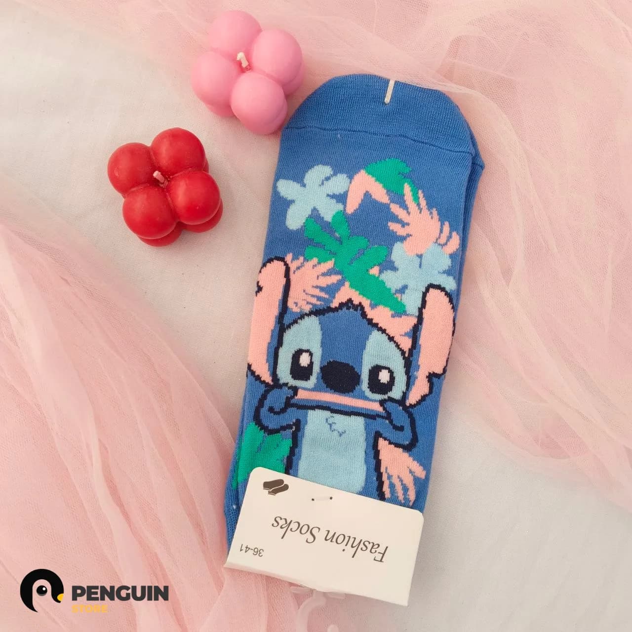 شراب "ستيتش" (Stitch) أزرق - شراب فاشون بتصميم "Tropical Vibe" وشقاوة ديزني لزوم الروقان من Penguin Store 💙🧦🏝️