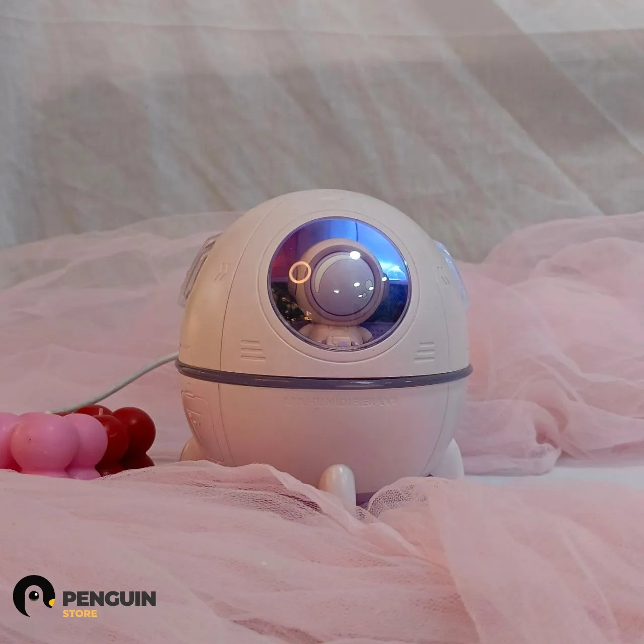 فواحة "رائد الفضاء" الكيوت - مرطب جو LED بتصميم كبسولة فضائية وشحن USB لروقان المكتب 🚀👨🚀🌌